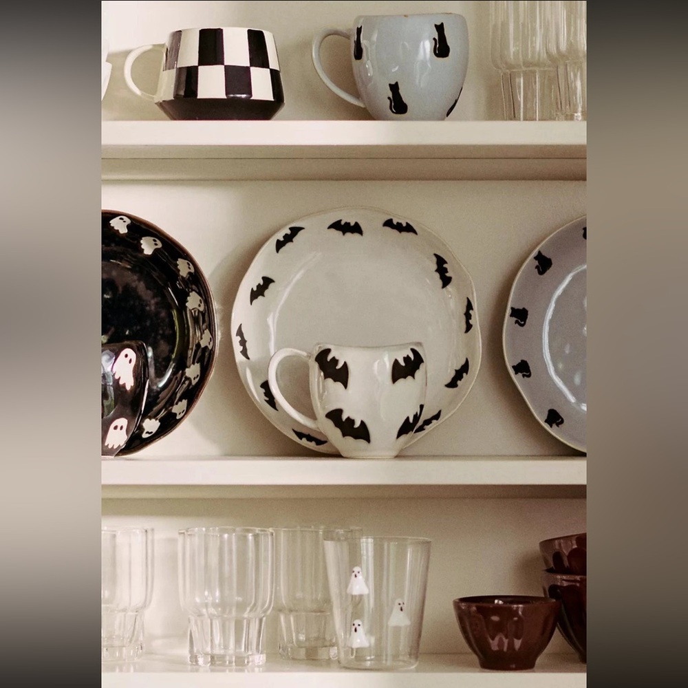 NWT Anthropologie Vida Icon Stoneware Dessert Plate White/Black Bat - Picture 2 of 2
